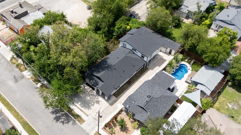 More Photos Of 827 W Rosewood Ave, San Antonio Apartments For Sale