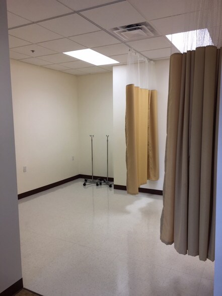 More Photos Of 1000 Randall Rd, Geneva Medical For Sale