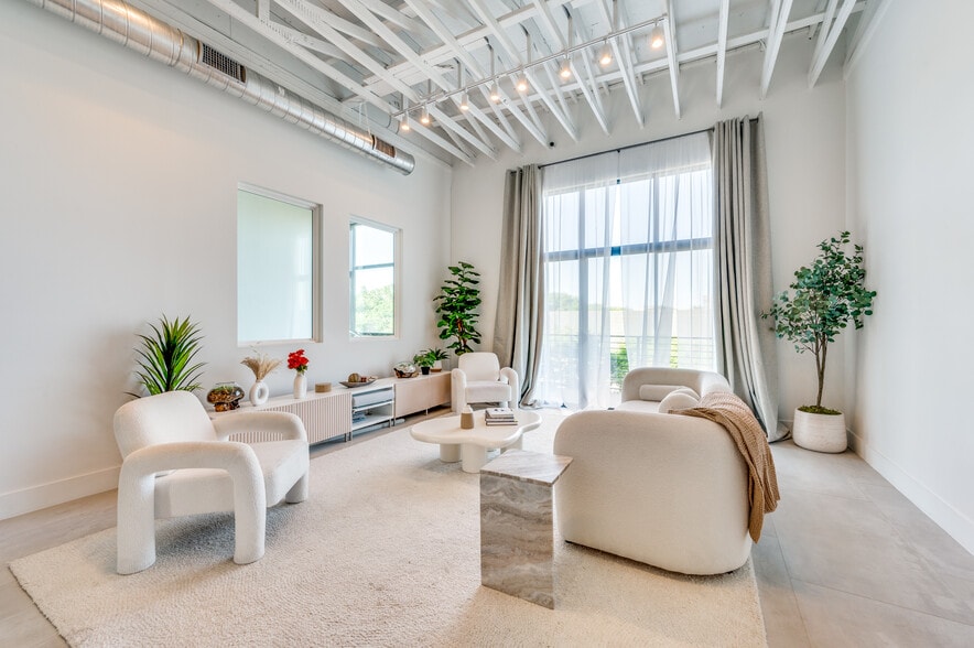 More Photos Of 4759 Algiers St, Dallas Loft Creative Space For Lease