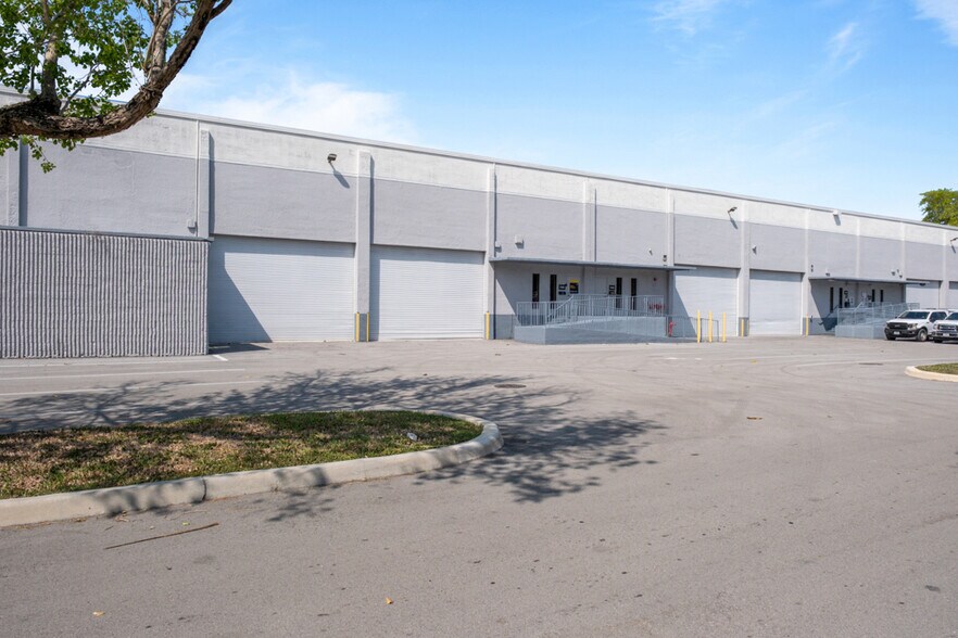 More Photos Of 1352-1382 NW 78th Ave, Doral Unknown For Lease