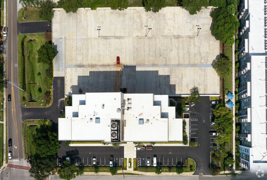 More Photos Of 2002 N Lois Ave, Tampa Office Residential For Lease