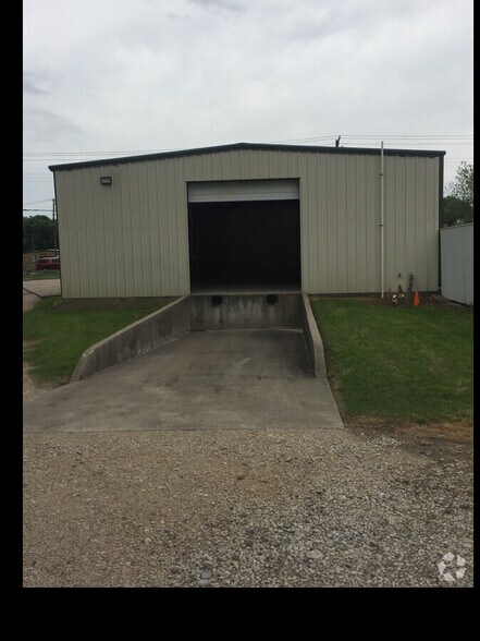 More Photos Of 1443 N Church St, McKinney Warehouse For Lease