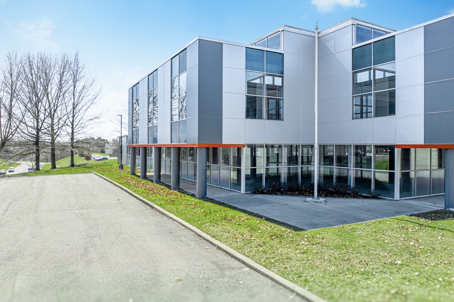 More Photos Of 173 Industry Dr, Pittsburgh Showroom For Lease