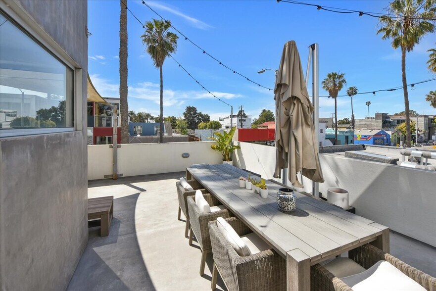 More Photos Of 1319 Abbot Kinney Blvd, Venice Loft Creative Space For Lease