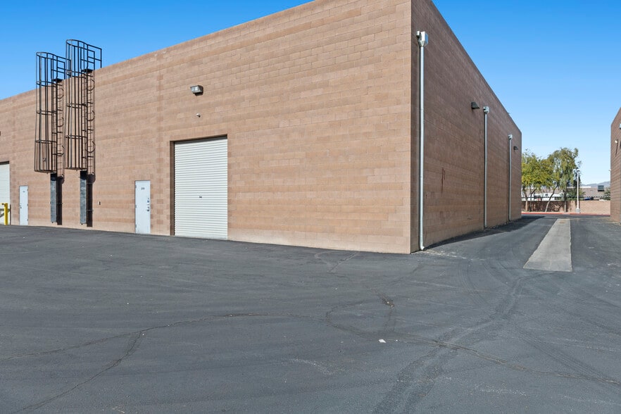 More Photos Of 2781 N Lamb Blvd, Las Vegas Distribution For Lease
