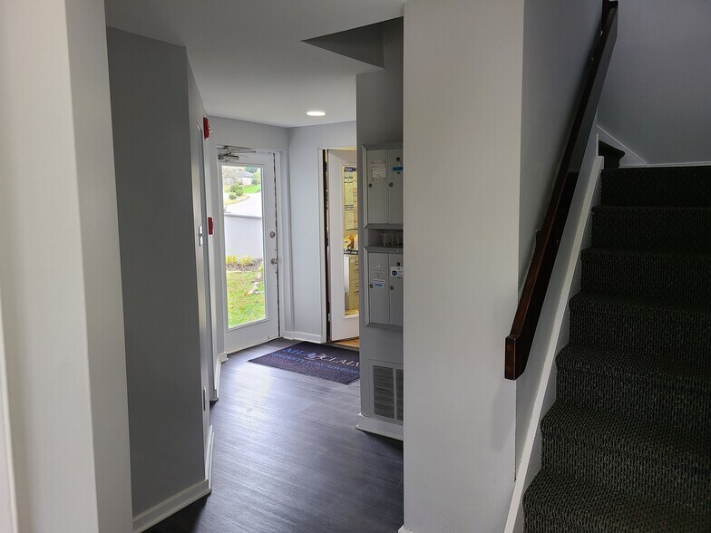 More Photos Of 644 W Germantown Pike, Lafayette Hill Office For Lease