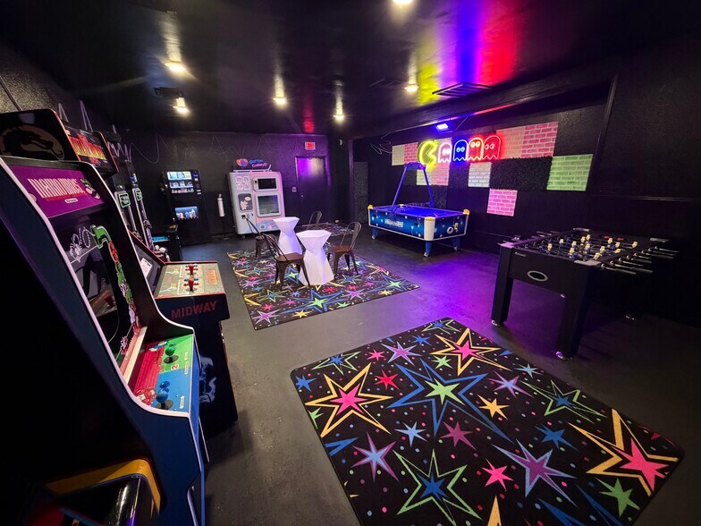 More Photos Of 1111 E Park Ave, Anaconda Restaurant For Sale