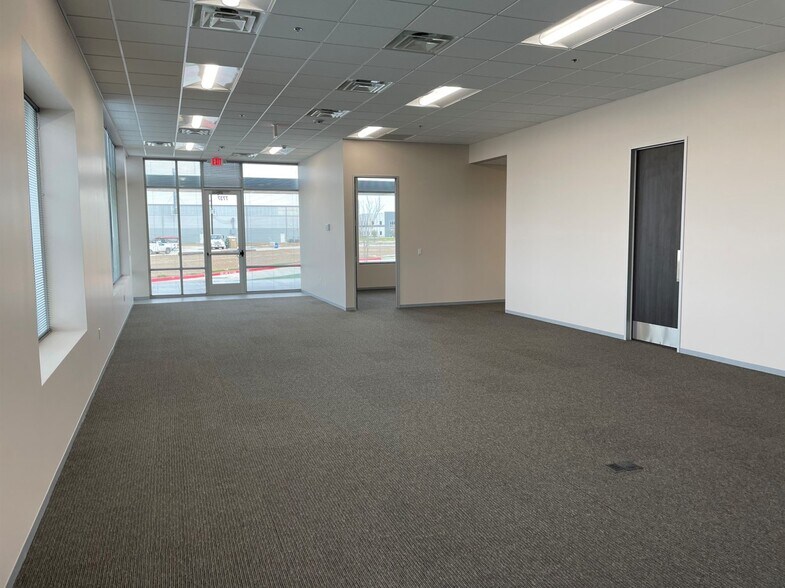 More Photos Of 7737 Cherokee Rd, Katy Distribution For Sale