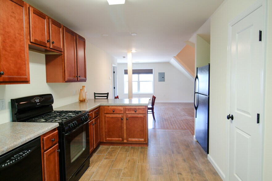 More Photos Of 368 E Main St, Middletown Restaurant For Sale