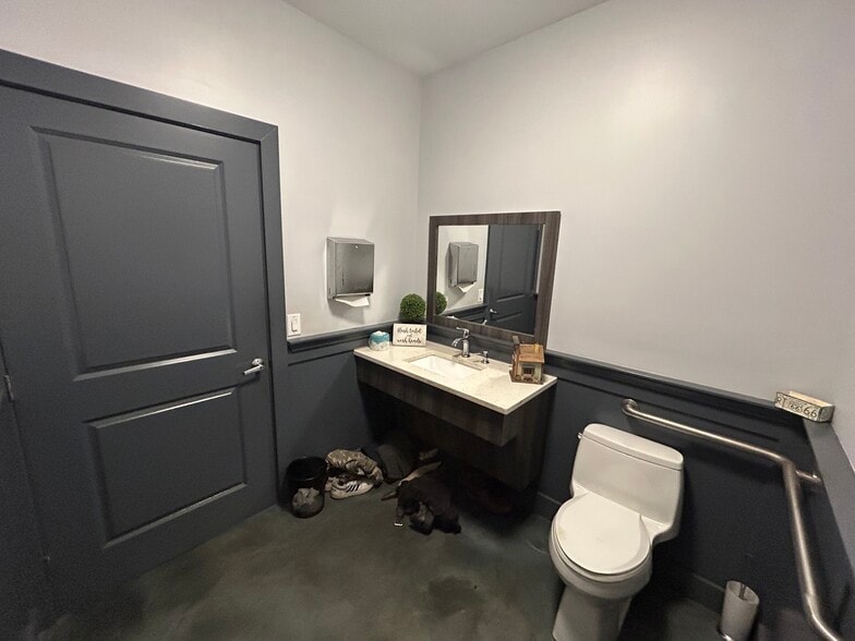 More Photos Of 1153 Walt Whitman Rd, Melville Auto Repair For Sale