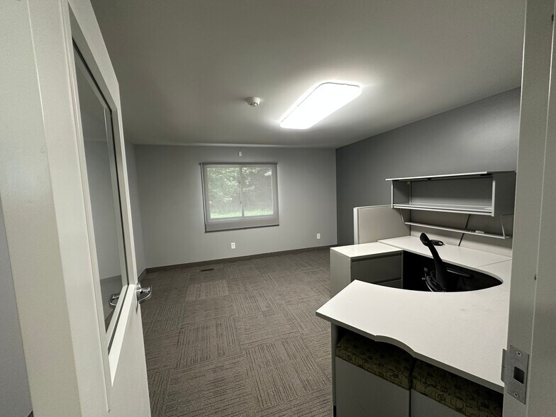 More Photos Of 600 West Street NE, Cedar Springs Office For Lease