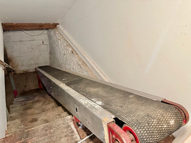 More Photos Of 55 Chestnut St, Elmer Convenience Store For Sale