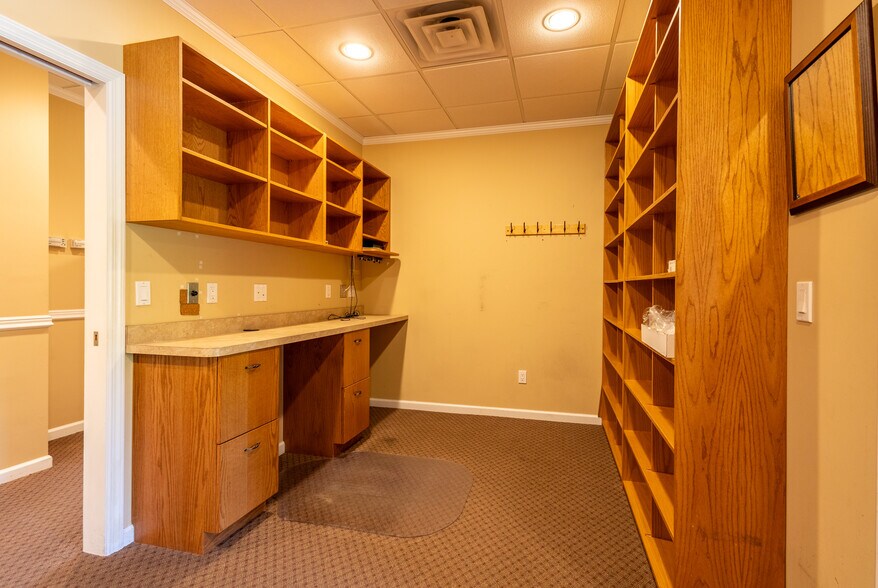 More Photos Of 189 (NYS) Route 25, Riverhead Medical For Sale