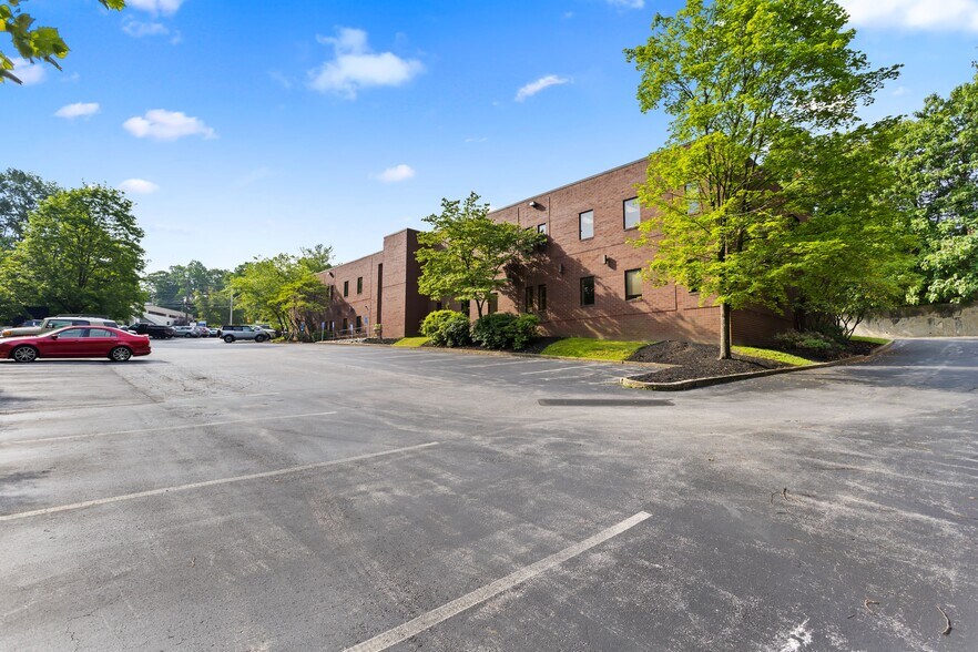 More Photos Of 21 Industrial Blvd, Paoli Medical For Lease