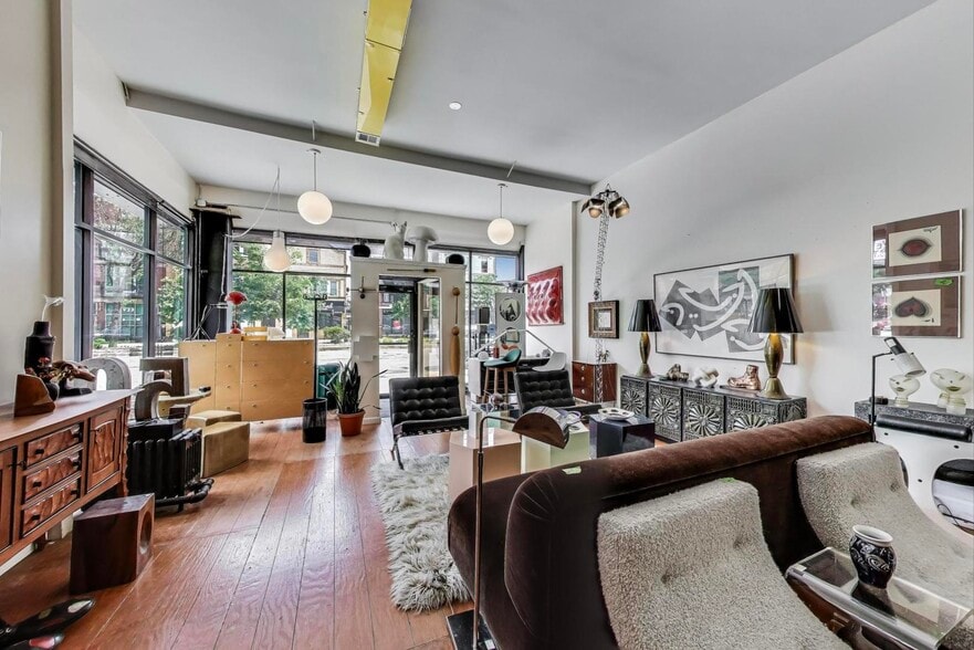 More Photos Of 918 N Ashland Ave, Chicago General Retail For Lease