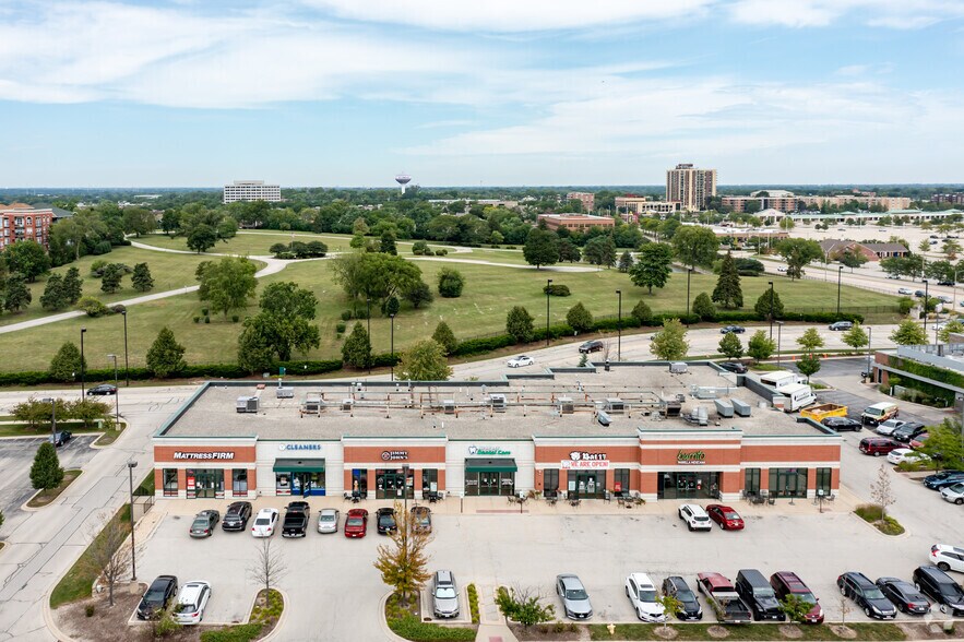 More Photos Of 2770 S Highland Ave, Lombard Freestanding For Lease