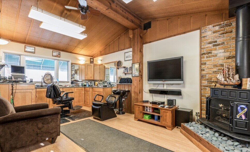 More Photos Of 509 W Main St, Barrington Loft Creative Space For Lease