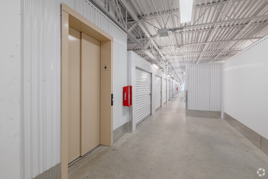 More Photos Of 28900 Schoolcraft Rd, Livonia Self Storage For Sale