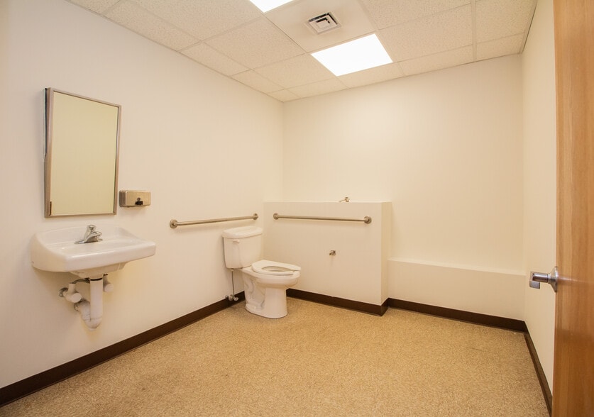 More Photos Of 9 Stafford St, Worcester Freestanding For Sale