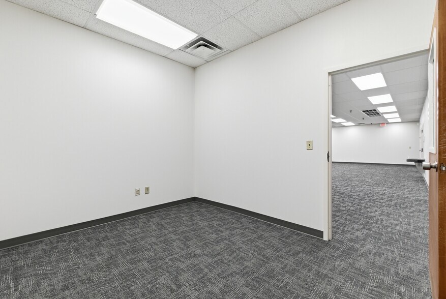 More Photos Of 104-176 Cude Ln, Madison Medical For Lease