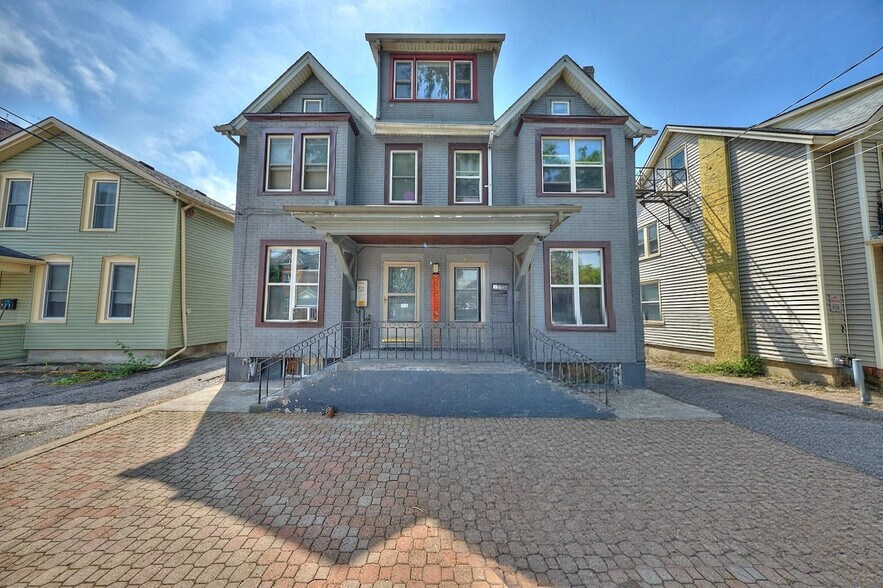 Primary Photo Of 50 Welland Av, St Catharines Apartments For Sale