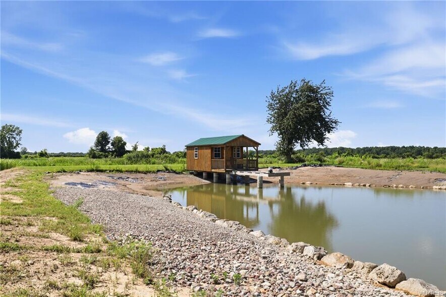 More Photos Of 3779 Lower Mountain Rd, Sanborn General Retail For Sale