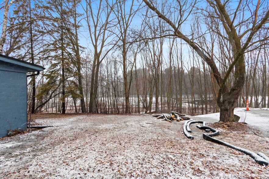 More Photos Of 1774 Riverside Dr, Suamico Freestanding For Lease