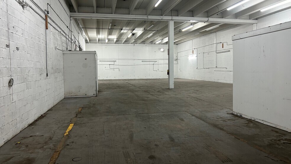 More Photos Of 6301-6333 NW 74th Ave, Miami Warehouse For Lease