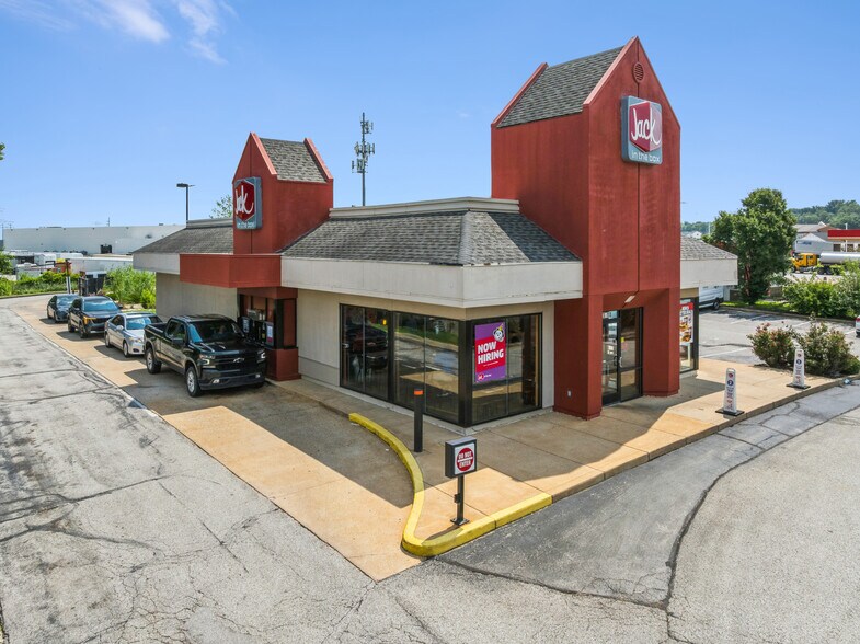 Primary Photo Of 3710 Elm St, Saint Charles Fast Food For Sale