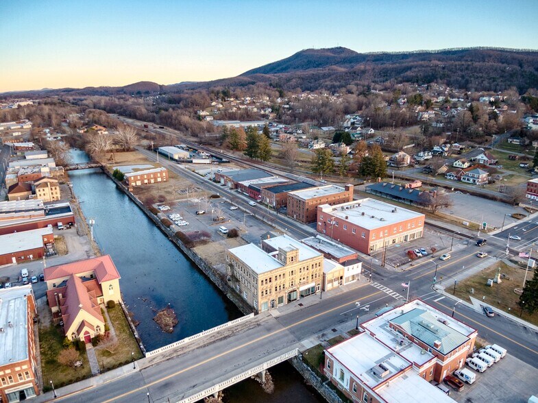 More Photos Of 110 N Washington Ave, Pulaski Flex For Sale