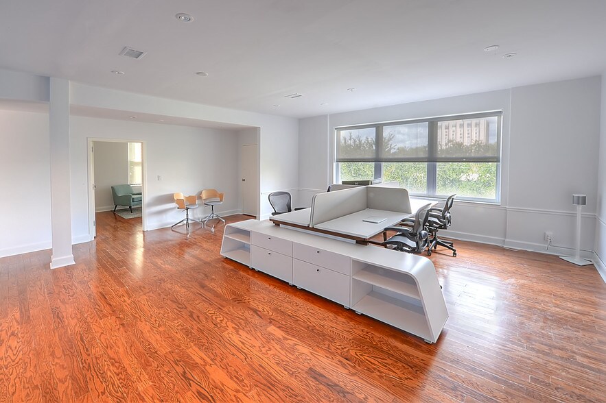 More Photos Of 2008 Riverside Ave, Jacksonville Office For Lease