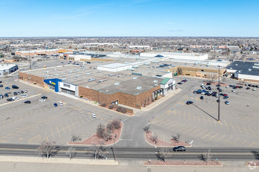 More Photos Of 398 Northtown Dr, Blaine Unknown For Lease
