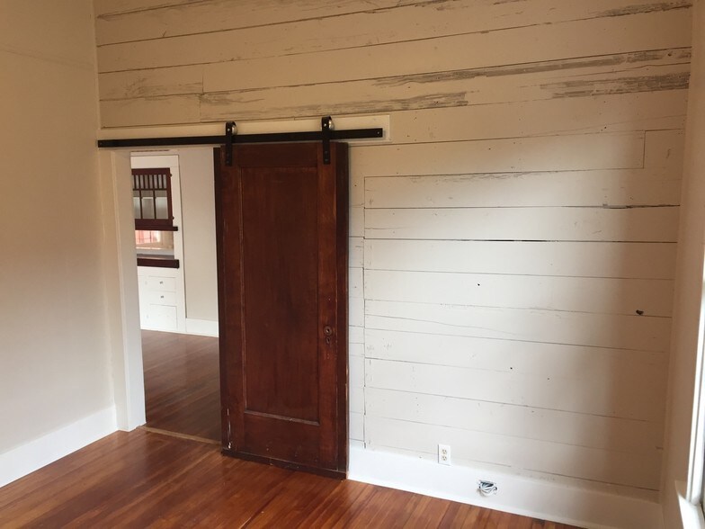 More Photos Of 1818 S New Braunfels Ave, San Antonio Medical For Lease
