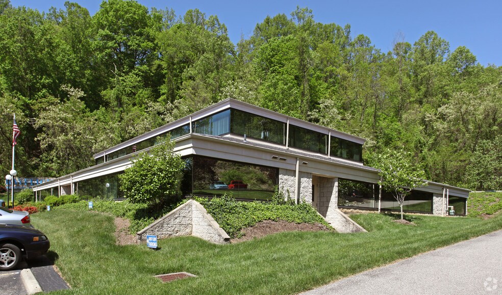 Primary Photo Of 8 Stonecrest Dr, Huntington Office For Lease