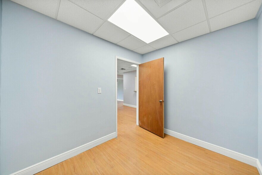 More Photos Of 1600 Jenks Ave, Panama City Medical For Sale