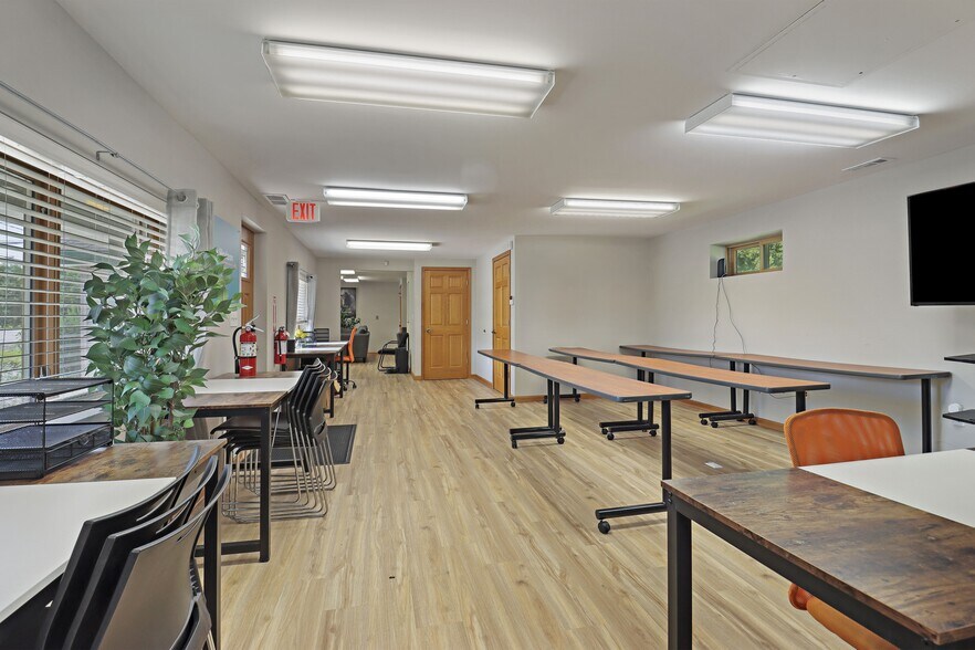 More Photos Of 302 Old Green Bay Rd, Kenosha Medical For Lease