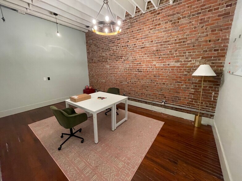 More Photos Of 463 King St, Charleston Storefront Retail Office For Lease