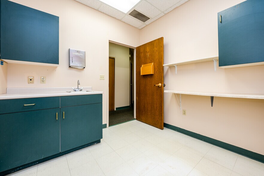 More Photos Of 3901 Stonegate Park, Saint Joseph Healthcare For Sale