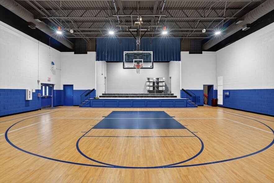 More Photos Of 8225 Barrett Dr, Manassas Religious Facility For Lease