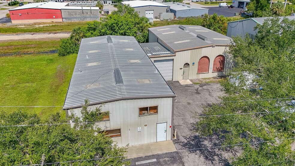 Primary Photo Of 1731 Manzana Ave, Punta Gorda Warehouse For Lease