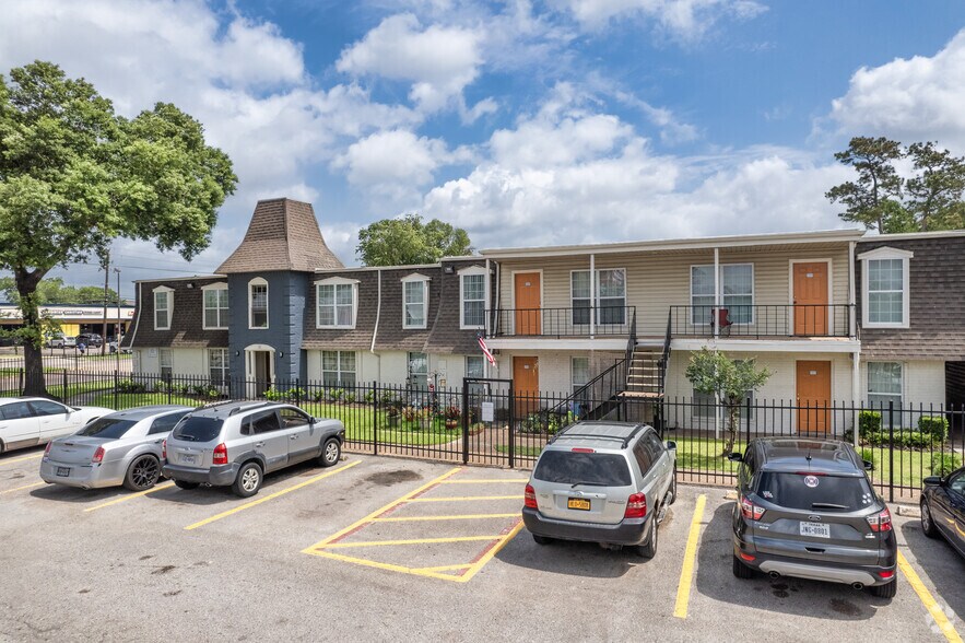 More Photos Of 333 Uvalde Rd, Houston Apartments For Sale
