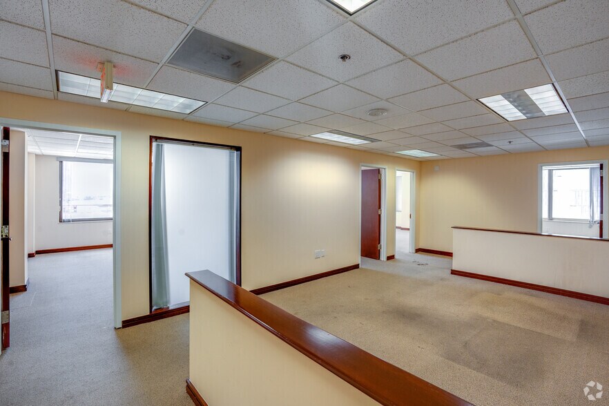 More Photos Of 200 SE 1st St, Miami Office For Sale