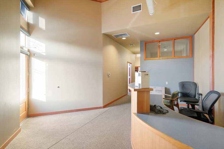 More Photos Of 215 Prospect St, Bellingham Office For Sale