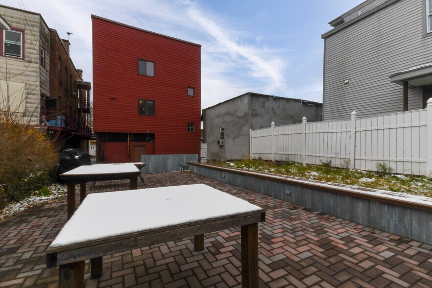 More Photos Of 38 Reid St, Amsterdam Specialty For Sale