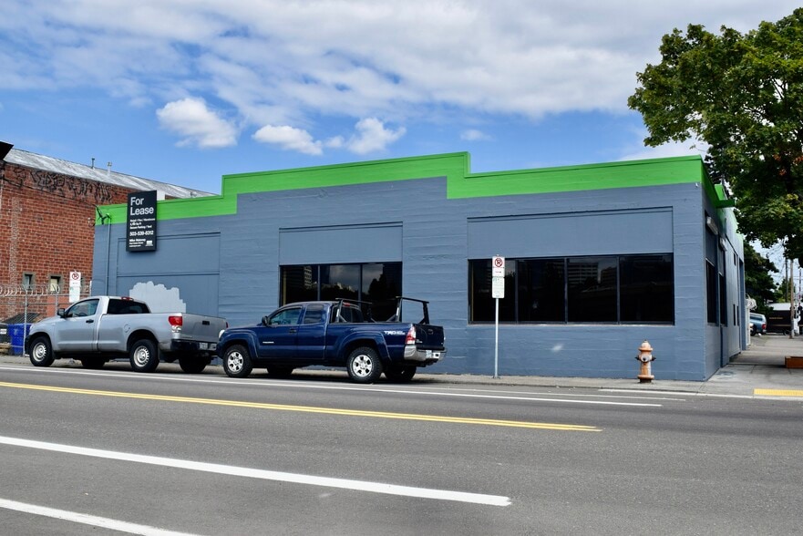 More Photos Of 55 SE Main St, Portland Warehouse For Lease