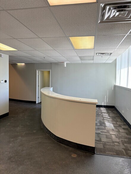 More Photos Of 6620 W Dakin St, Chicago Warehouse For Lease