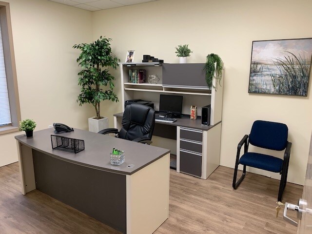 More Photos Of 4421-4439 Carnes St, Acworth Office For Sale