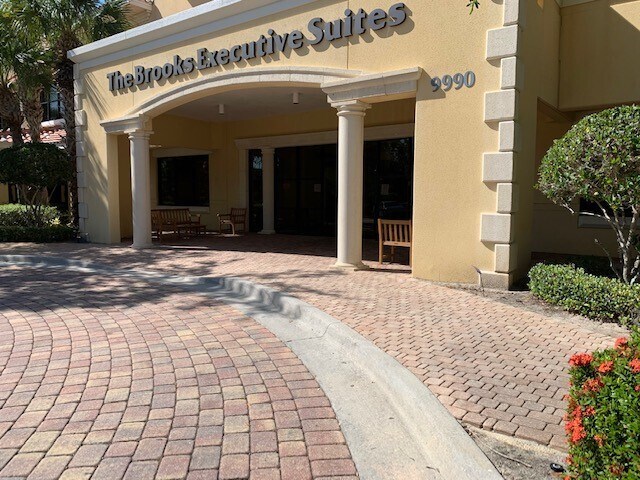 More Photos Of 9990 Coconut Rd, Estero Medical For Lease