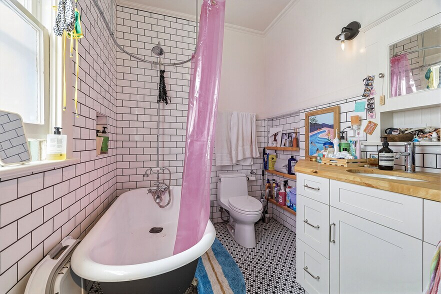 More Photos Of 218 Horizon Ave, Venice Multifamily For Sale