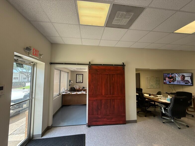 More Photos Of 201 N 16th St, La Porte Industrial For Sale